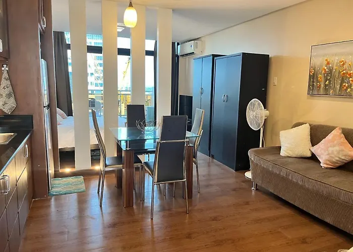 Appleone Ayala With Balcony Hotel