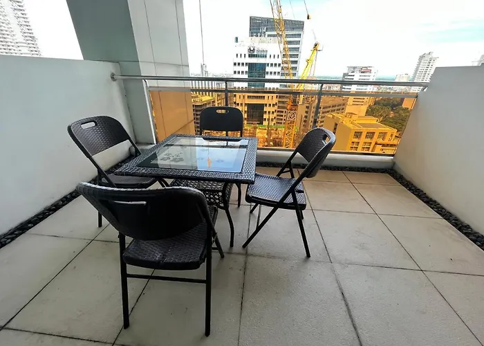 Appleone Ayala With Balcony