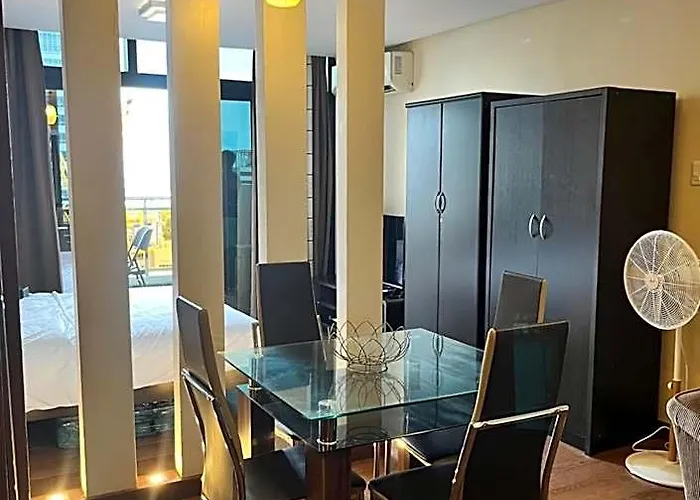 Appleone Ayala With Balcony Hotel *