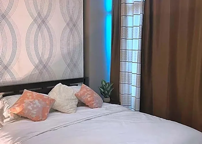 Appleone Ayala With Balcony Hotel