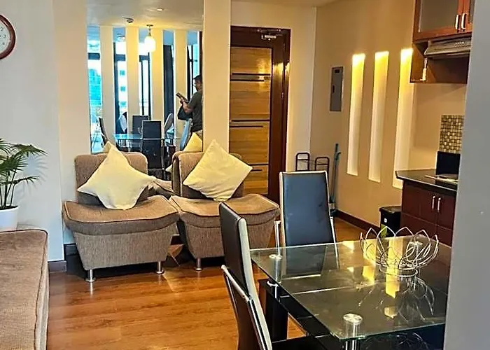 Appleone Ayala With Balcony *