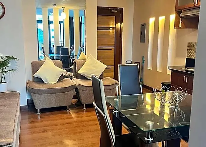 Appleone Ayala With Balcony *
